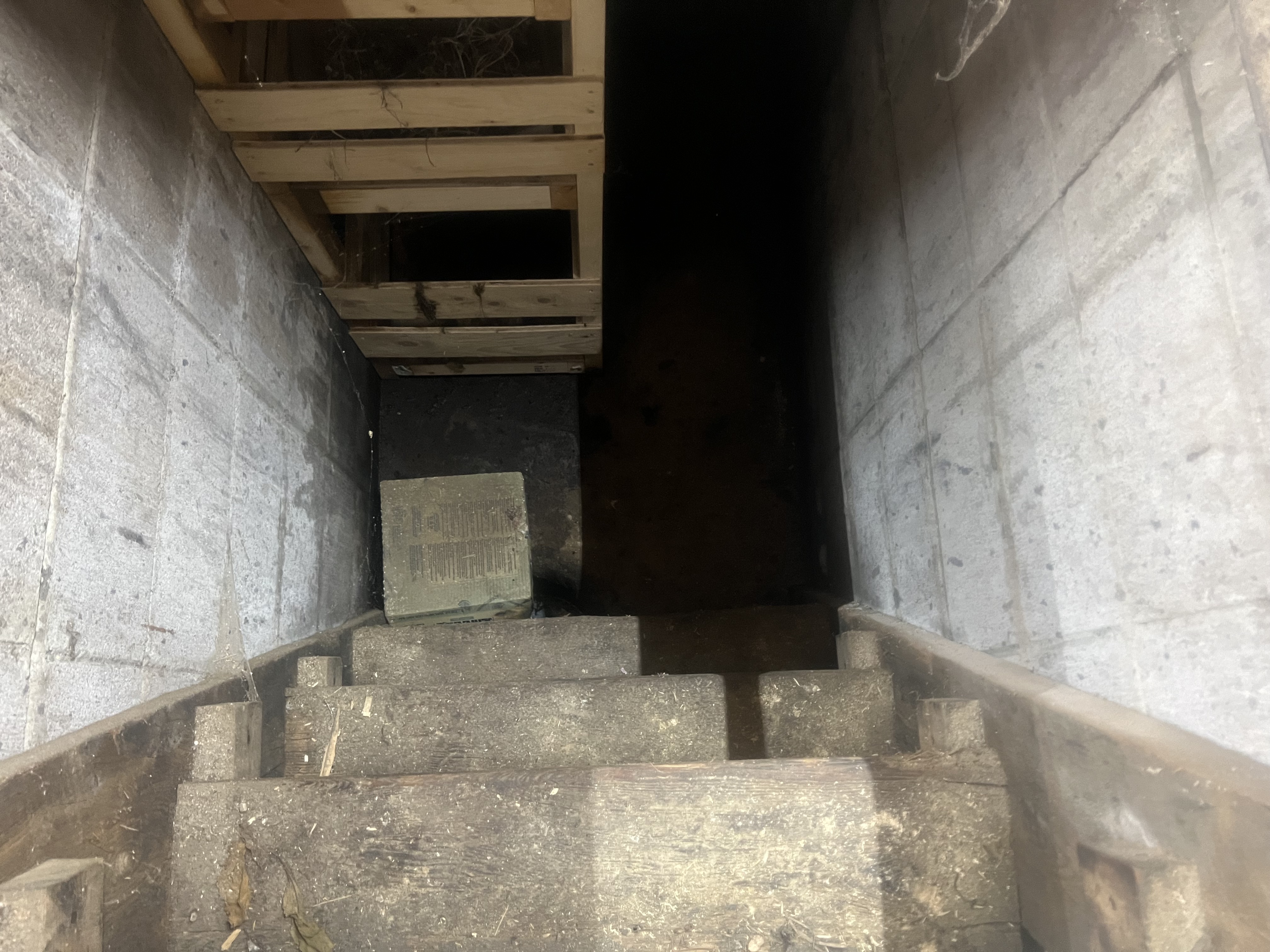 8-foot deep concrete block pit used as static thermal chamber